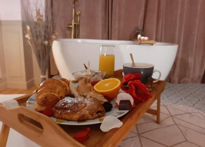 Luxury Republique Apartment