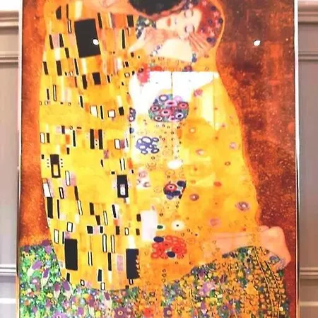 Luxury Republique 파리