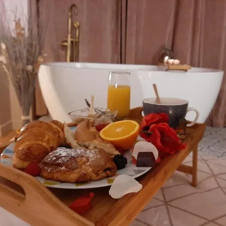 Luxury Republique Apartment